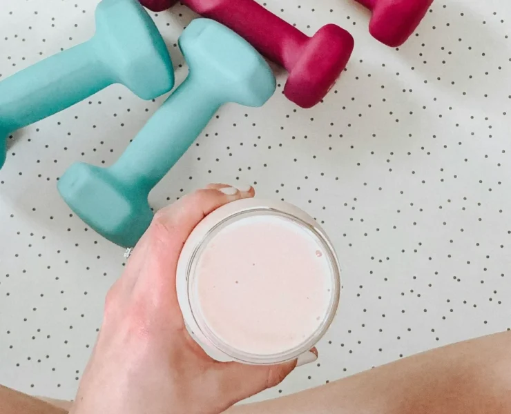 a protein shake and weights