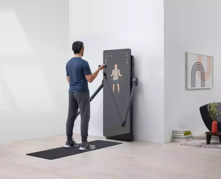 Man using Forme mirror