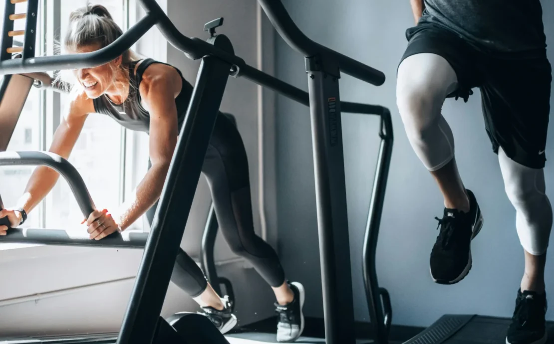 people working out side by side at a gym